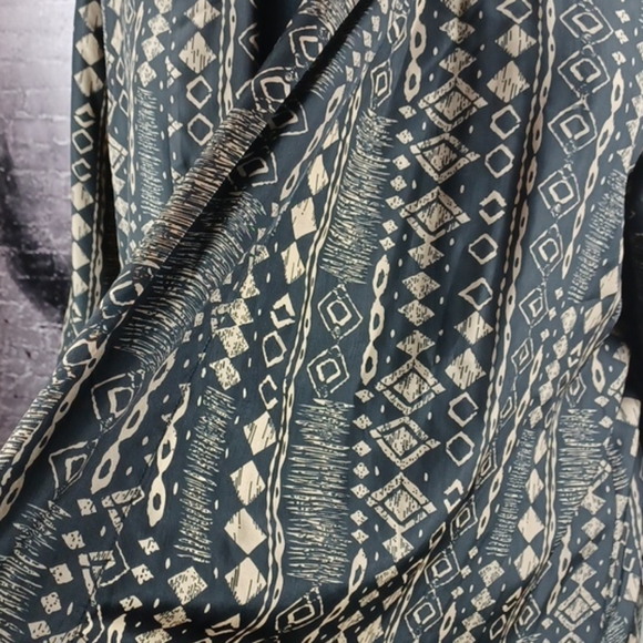 🎉 HOST PICK Bobeau Open Front Abstract Print Light Blazer - Picture 2 of 6